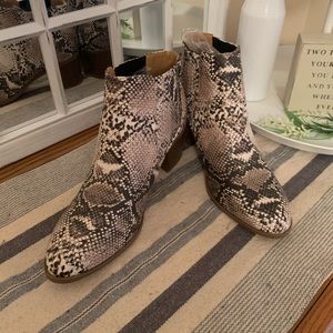 Snack skin print boots